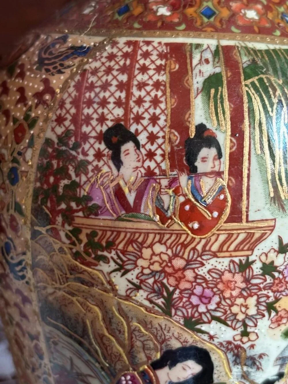 Large Satsuma Style Moriage Vase | Hand Painted Asian Court Scene Geisha | Chino - Picture 10 of 16